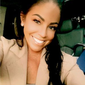 Meet your Posher, Angela